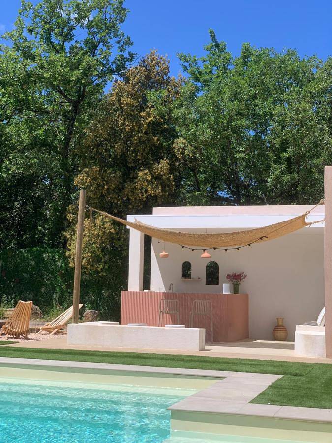 Appartement de vacances pour 2 personnes, avec jardin et terrasse ainsi que vue et piscine, animaux acceptés