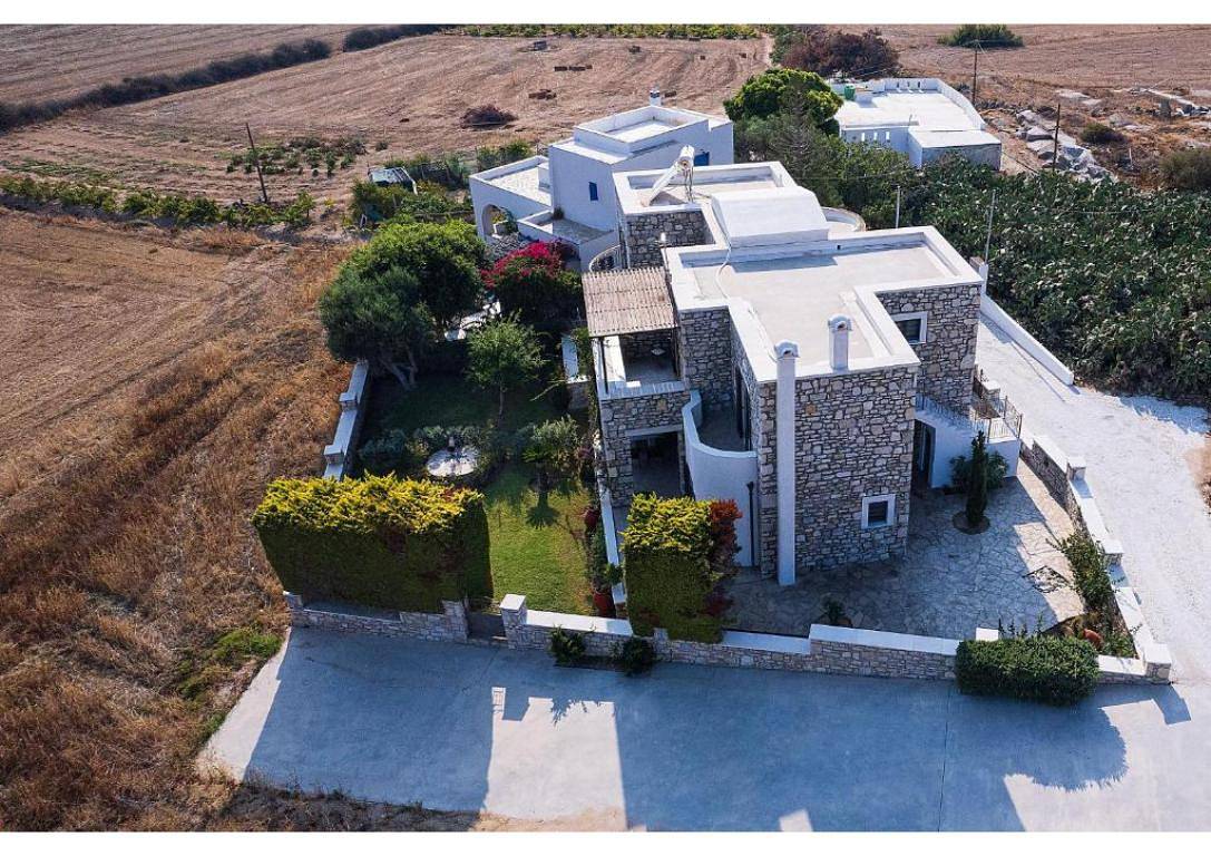 Country House 'Villa Kaly' with Private Terrace, Wi-Fi and Air Conditioning in Agia Anna, Cyclades