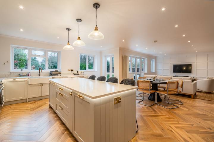 Glamping for 10 people, with garden in Hertfordshire