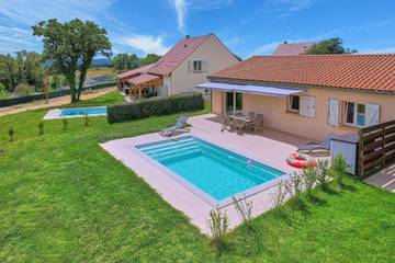 Cottage pour 6 personnes, avec piscine à Lanzac