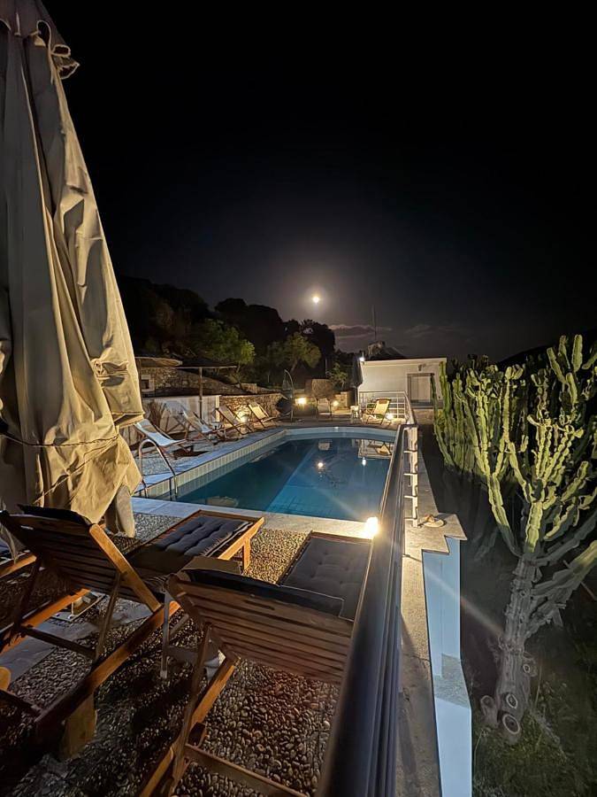 Stone Heaven Apartment-Poolside Bbq & Fresh Herbs in Nikithianos, Lasithi