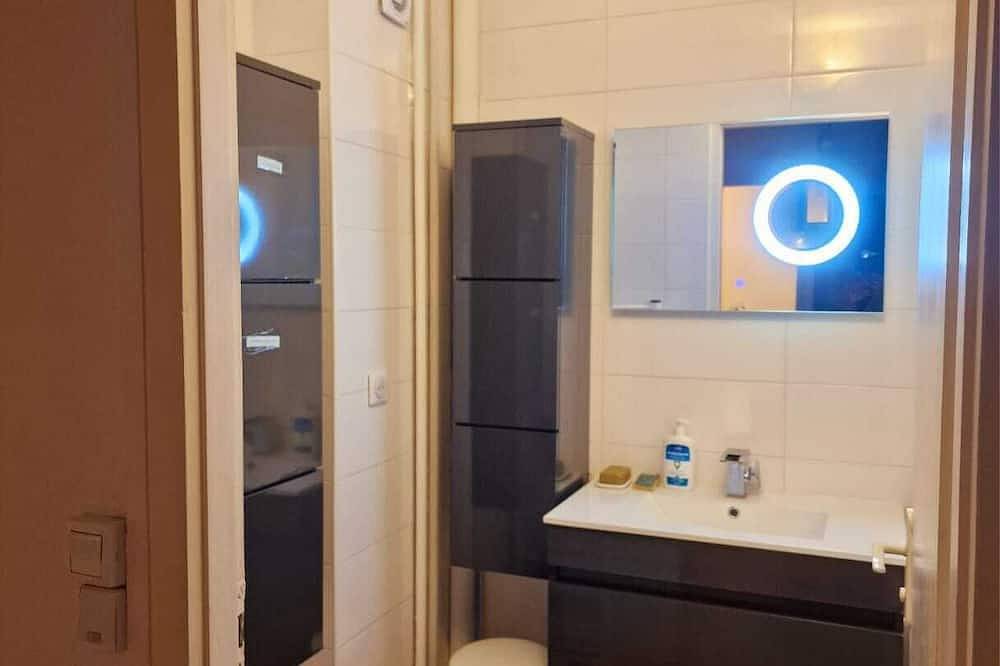 Apartamento entero, Le Grand Robinson, 6 minutes from Rer B Robinson, ideal for families. in Le Plessis-Robinson, Altos del Sena