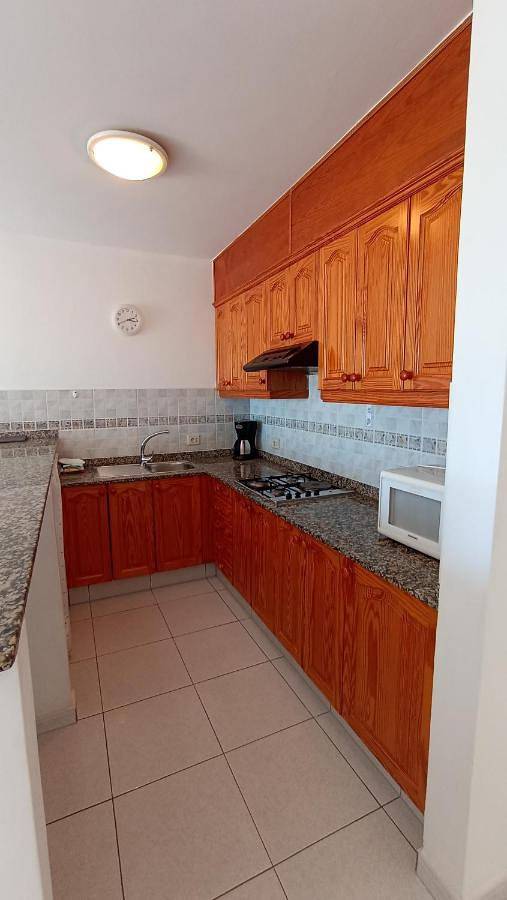 Gîte pour 2 personnes, avec piscine ainsi que vue et jardin dans Charco del Palo - 4