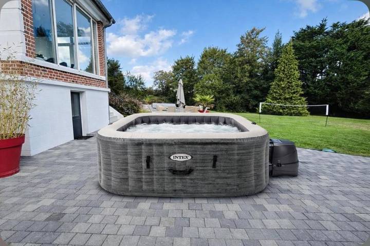 Location de vacances pour 8 personnes, avec sauna et piscine ainsi que jardin et jacuzzi à Airaines - 2