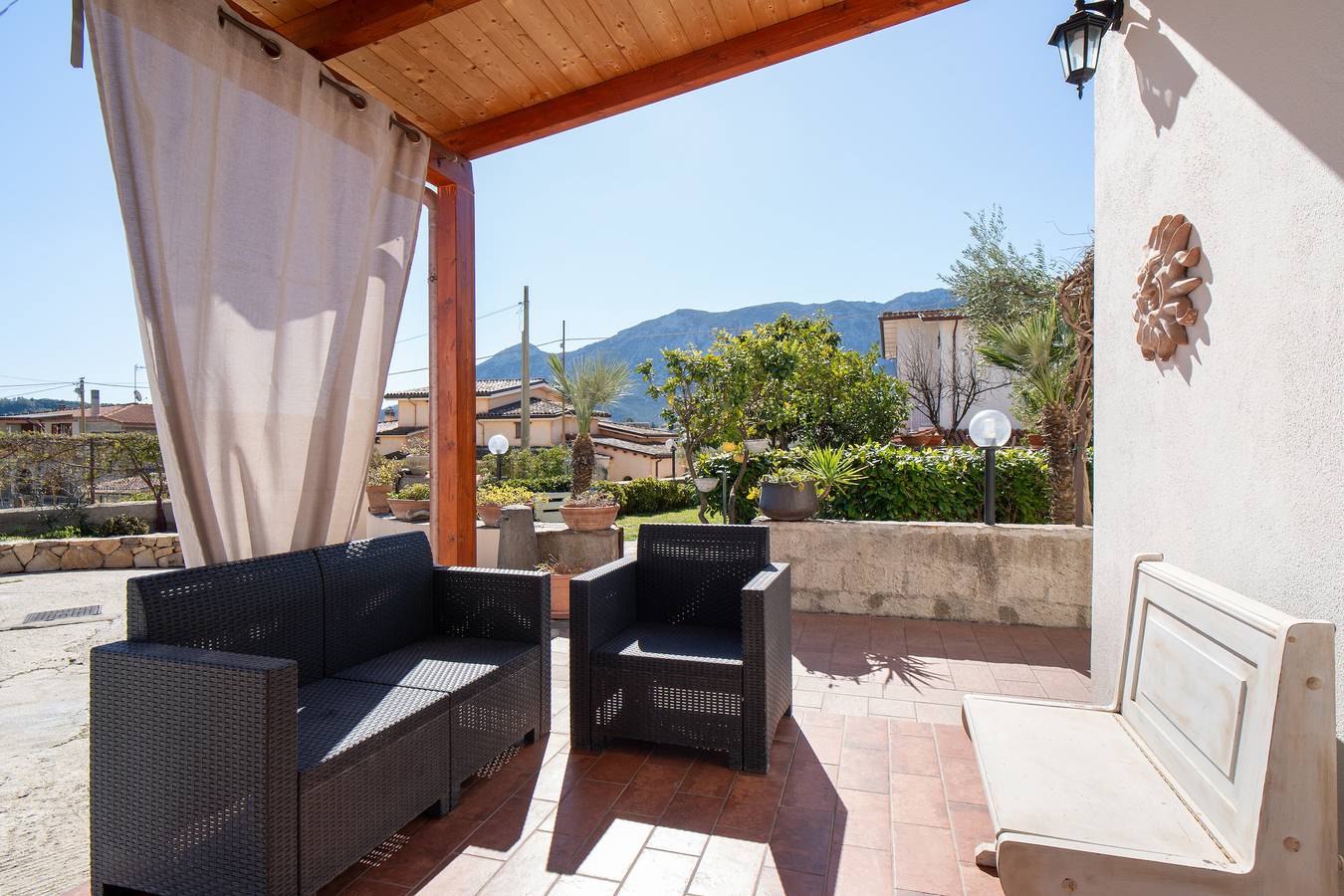 Entire apartment, Apartment 'Le Lantane 2' with Mountain View, Wi-Fi and Air Conditioning in Irgoli, Barbagia