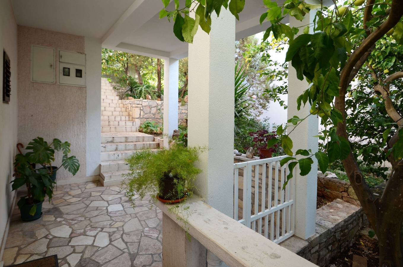 Ganze Wohnung, 3-Zimmer-Ferienwohnung mit Terrasse und Meerblick Zavalatica, Korcula A-14204-a in Čara, Korcula