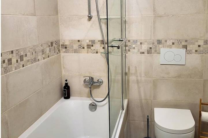 Apartamento entero, Soundproof Studio | Perfect for Short & Long Stays in Ferney-Voltaire, Gex