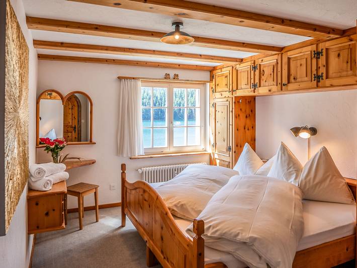 Ferienwohnung für 2 Personen, mit Terrasse und Garten sowie Seeblick und Ausblick in Graubünden - 4