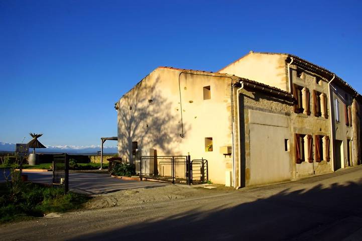 Gîte pour 14 personnes, avec terrasse ainsi que jardin et piscine dans l' Aude - 2