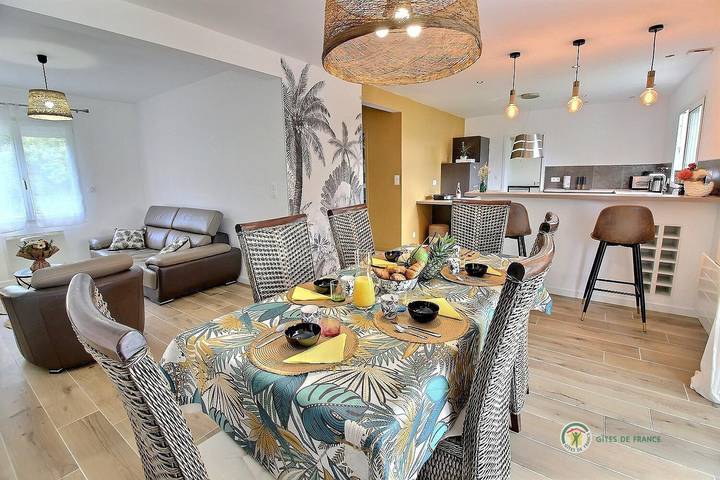Gîte pour 6 personnes, avec Terrasse et Jardin à Trédarzec