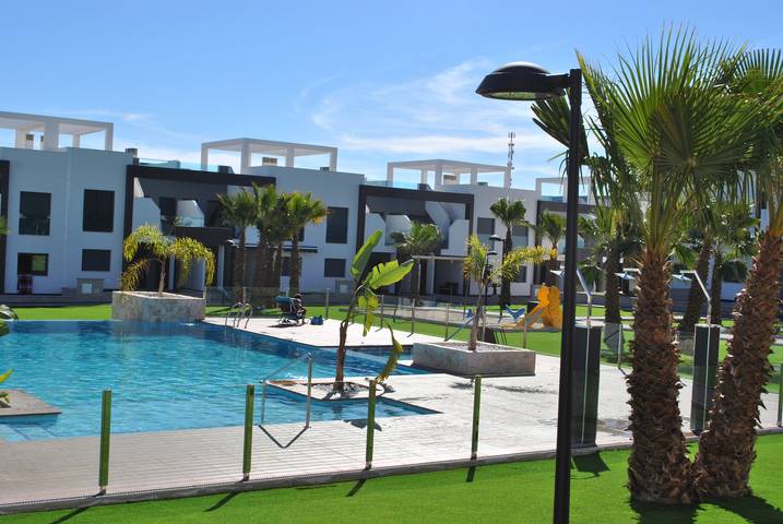 Vakantieappartement voor 6 personen, with Whirlpool and Terras as well as Tuin and Zwembad in La Zenia