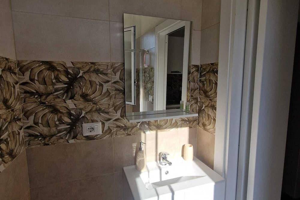 House sleeps 4 with garden by the sea in Licinella - Torre di Paestum, Cilento