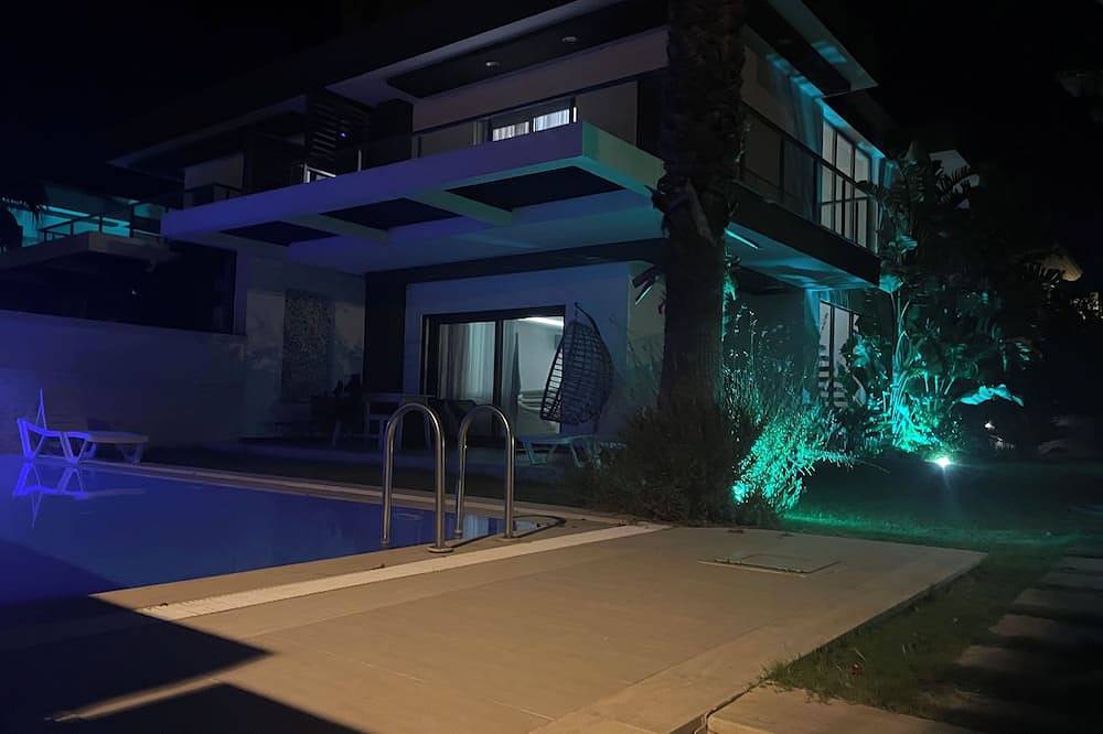 Very luxury villa with private pool in çeşme ,Turkey in Cesme, Tyrkiske Ægæer
