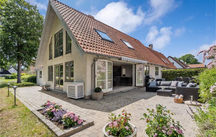 Ferienhaus für 9 Personen, mit Terrasse und Garten