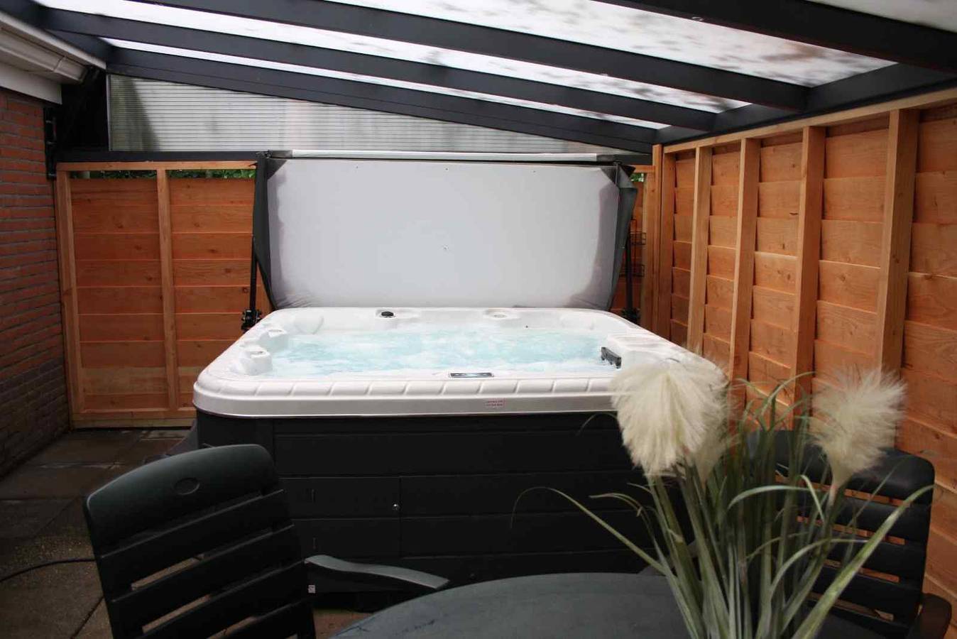 Luxuriöses Ferienhaus mit Whirlpool für 4 Personen in den Wäldern in Epe, Veluwe