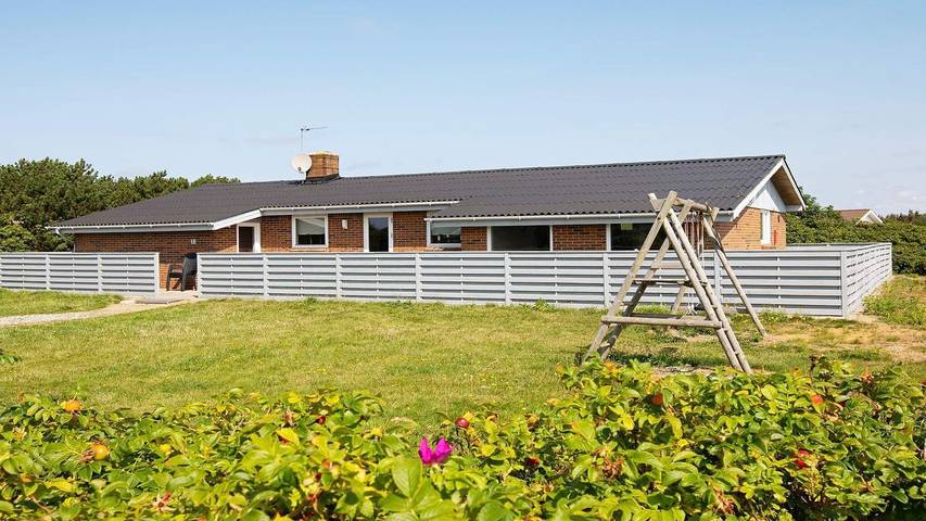 Ferieudlejning for 11 personer, med jacuzzi og pool såvel som terrasse og sauna i Klegod