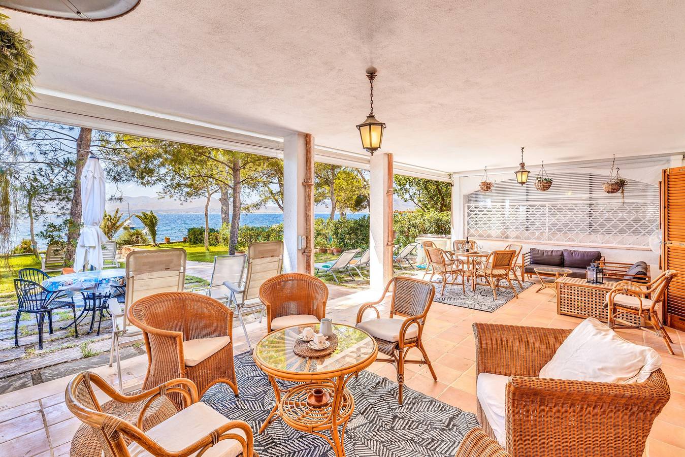 Casa vacanze climatizzata "Ca L'Estrella" direttamente sul mare con vista sulle montagne e Wi-Fi in Es Barcarès, Alcúdia