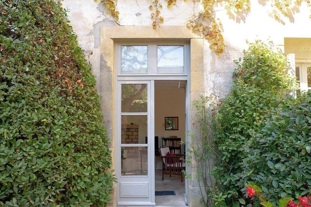 Harvesters' house in Aigues-Vives, Nimes region