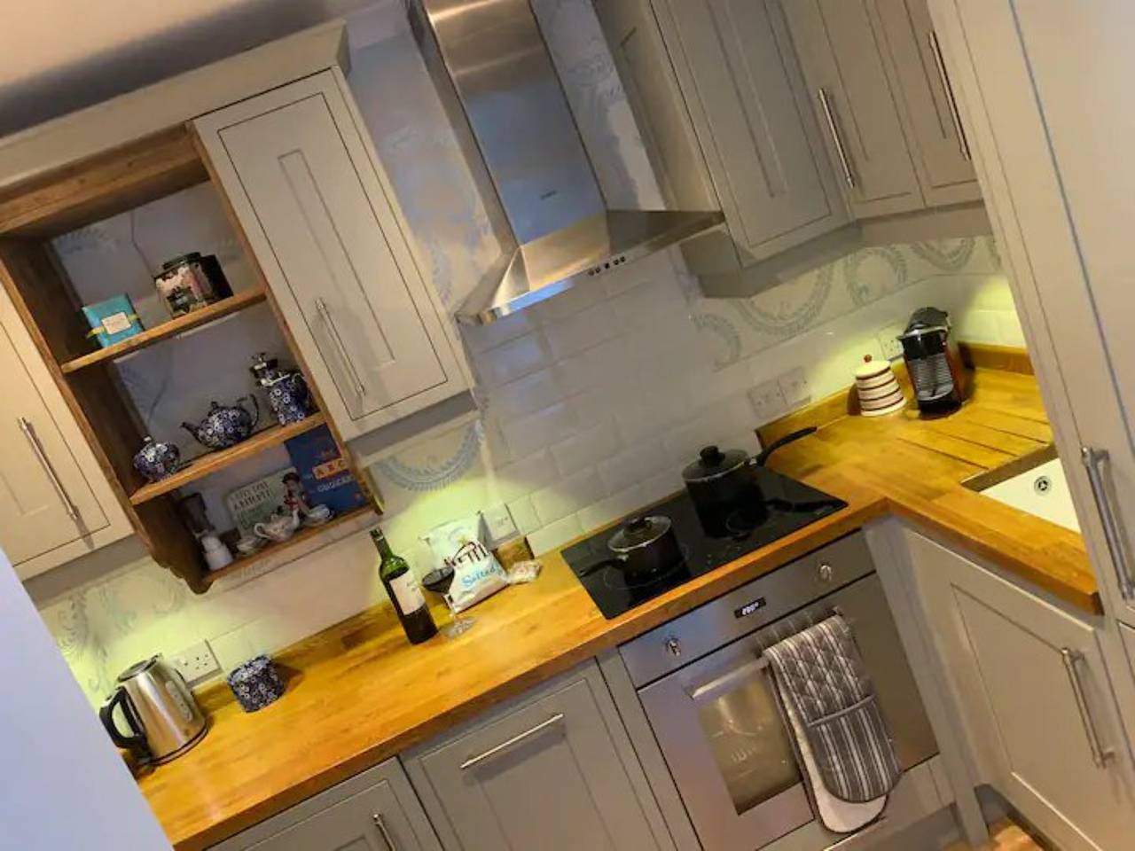 Entire apartment, Bijoux Central Bath Period Apartment and Parking - Pass the Keys in Bath, Bath & North East Somerset