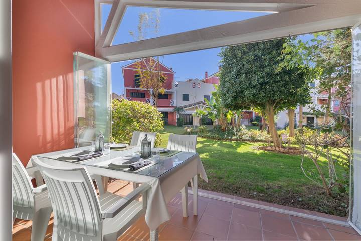 Casa de Férias Islantilla Golf com Terraço Privado, Wi-Fi e Ar Condicionado in Islantilla, Lepe