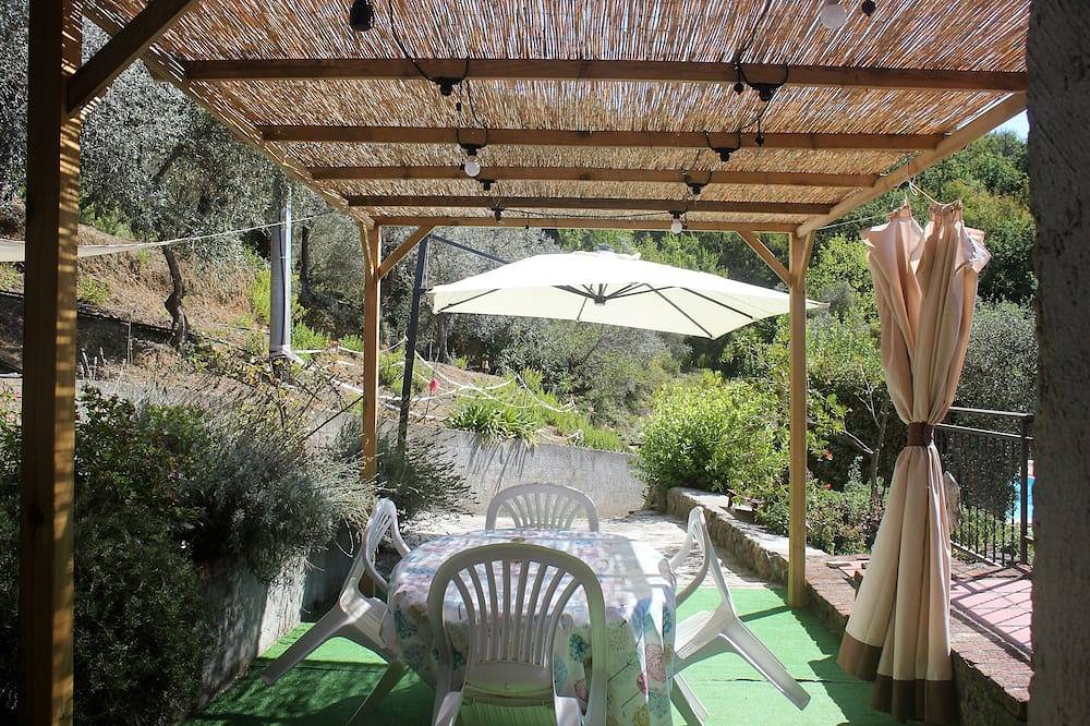 Studio op het platteland met zwembad, uitzonderlijk uitzicht, ideaal voor ontspanning en uitstapjes in Castelnuovo Magra, Italiaanse Rivièra