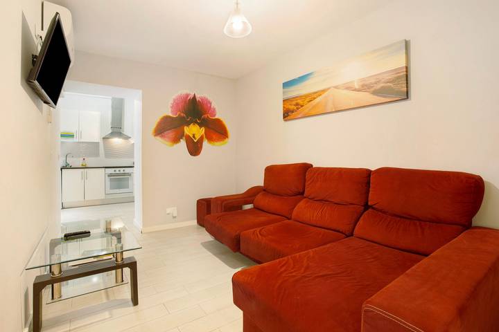 Apartamento inteiro, Apartamento 'Holiday Home Funchal Center T2' com Terraço Privado, Wi-Fi e Ar Condicionado in Funchal (Sé), Madeira