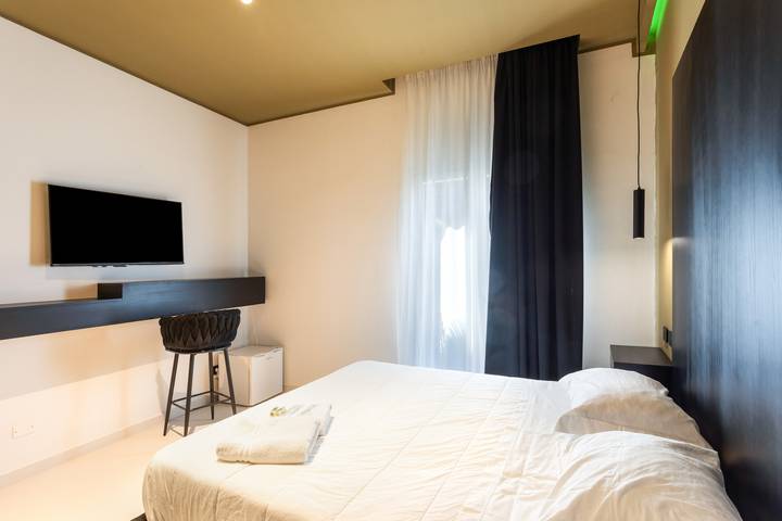 Bed and Breakfast 'Vicolo Del Fortino - Camera 104' with Balcony, Wi-Fi and Air Conditioning in Catania, Catania provins
