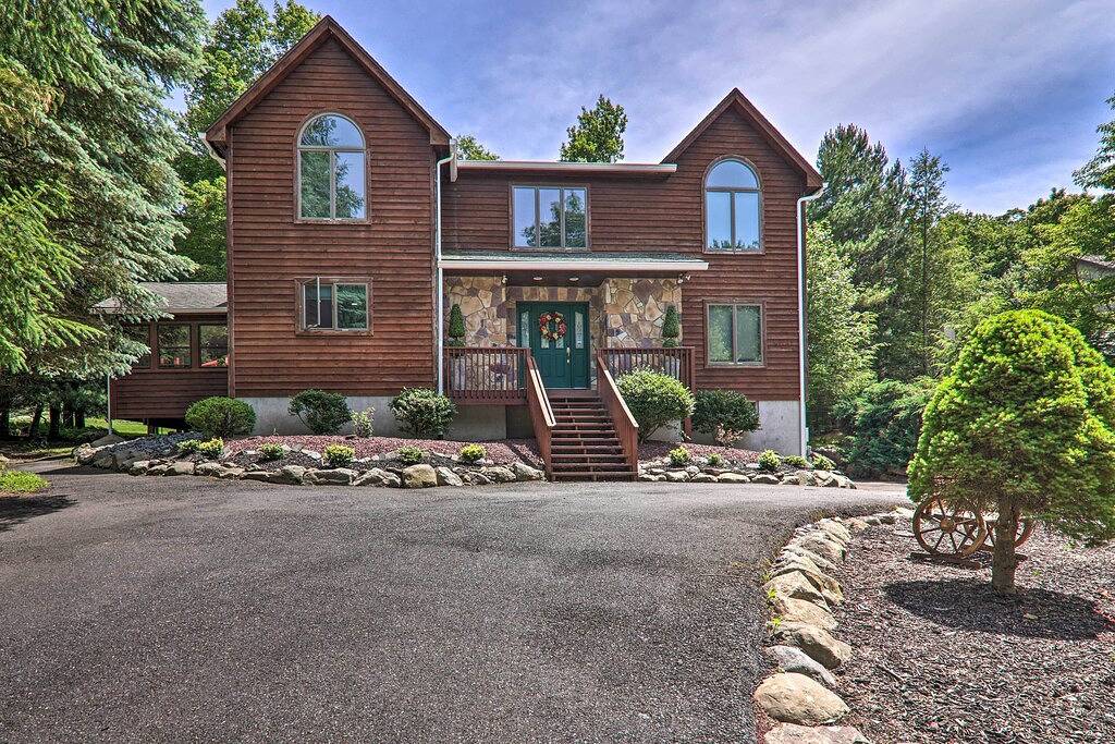 4 Mi to Slopes! Split Rock Resort Home w/ Fire Pit in Hickory Run State Park
