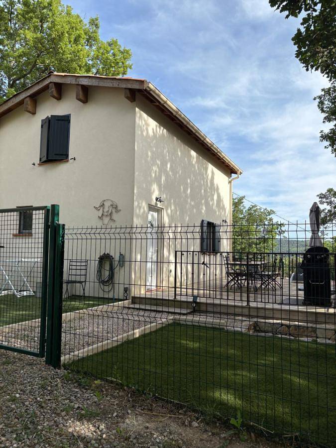 Location de vacances pour 6 personnes, avec Terrasse et Vue à Montferrat