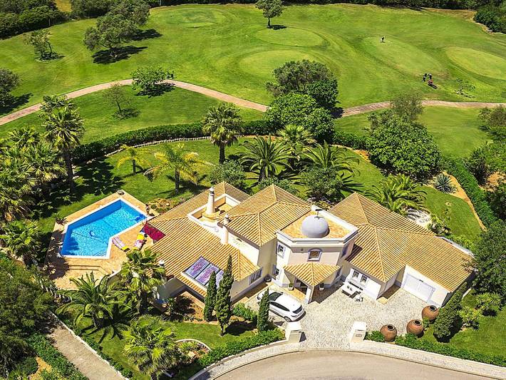 Ferienhaus für 10 Personen, mit Balkon und Terrasse sowie Garten und Pool