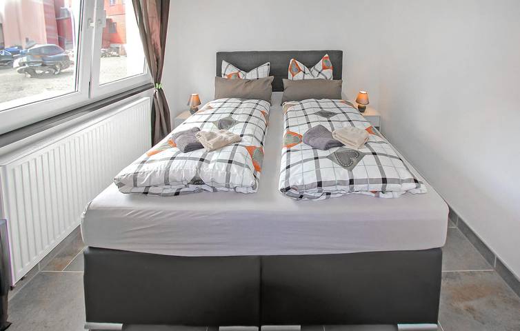 Ganze Ferienwohnung, Gemütliche Seewohnung mit Terrasse, Parkplatz & TV - 300m zum Tauchspot in Feldberger Seenlandschaft, Mecklenburg-Strelitz