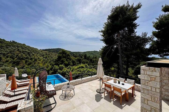 Ferienhaus für 8 Personen, mit Balkon und Pool sowie Garten, mit Haustier auf Skiathos