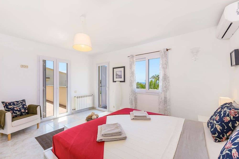 Fantástica casa para 6 personas con vistas panorámicas a la bahía de Palma in Badia Blava, Lluchmayor
