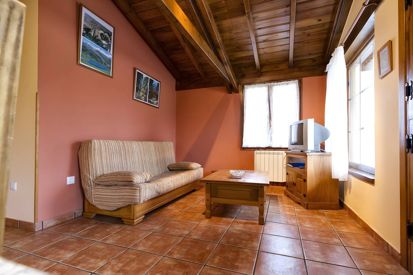 Apartment 'Trasgu' with Mountain View, Private Terrace and Wi-Fi in Cangas de Onís, Asturias Province