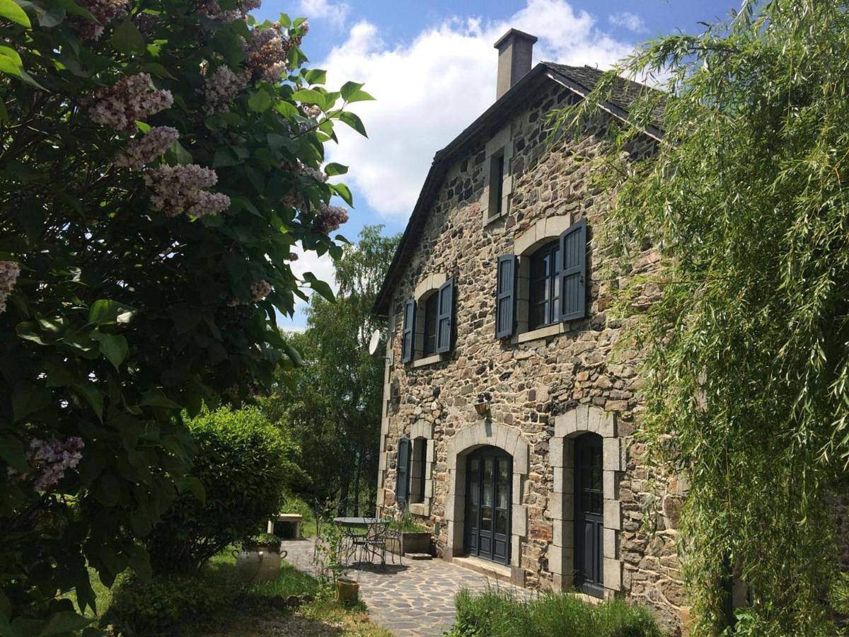 Gîte charmant à Riom-ès-Montagnes, 4 pers, avec jardin, terrasse, cheminée, proche randos et lacs - Fr-1-742-203 in Riom-ès-Montagnes, Parc naturel régional des Volcans d'Auvergne