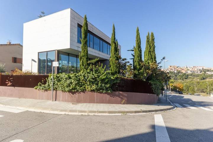 Chalet para 8 personas, con Balcón y Jacuzzi además de Terraza y Jardín en Bajo Llobregat - 2