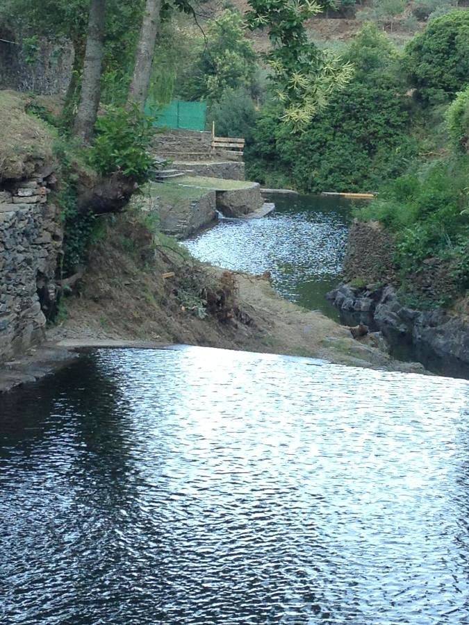 Casa de vacaciones para 12 personas, con vistas además de piscina y jardín, Se admiten mascotas en Sierra de Gata - 2