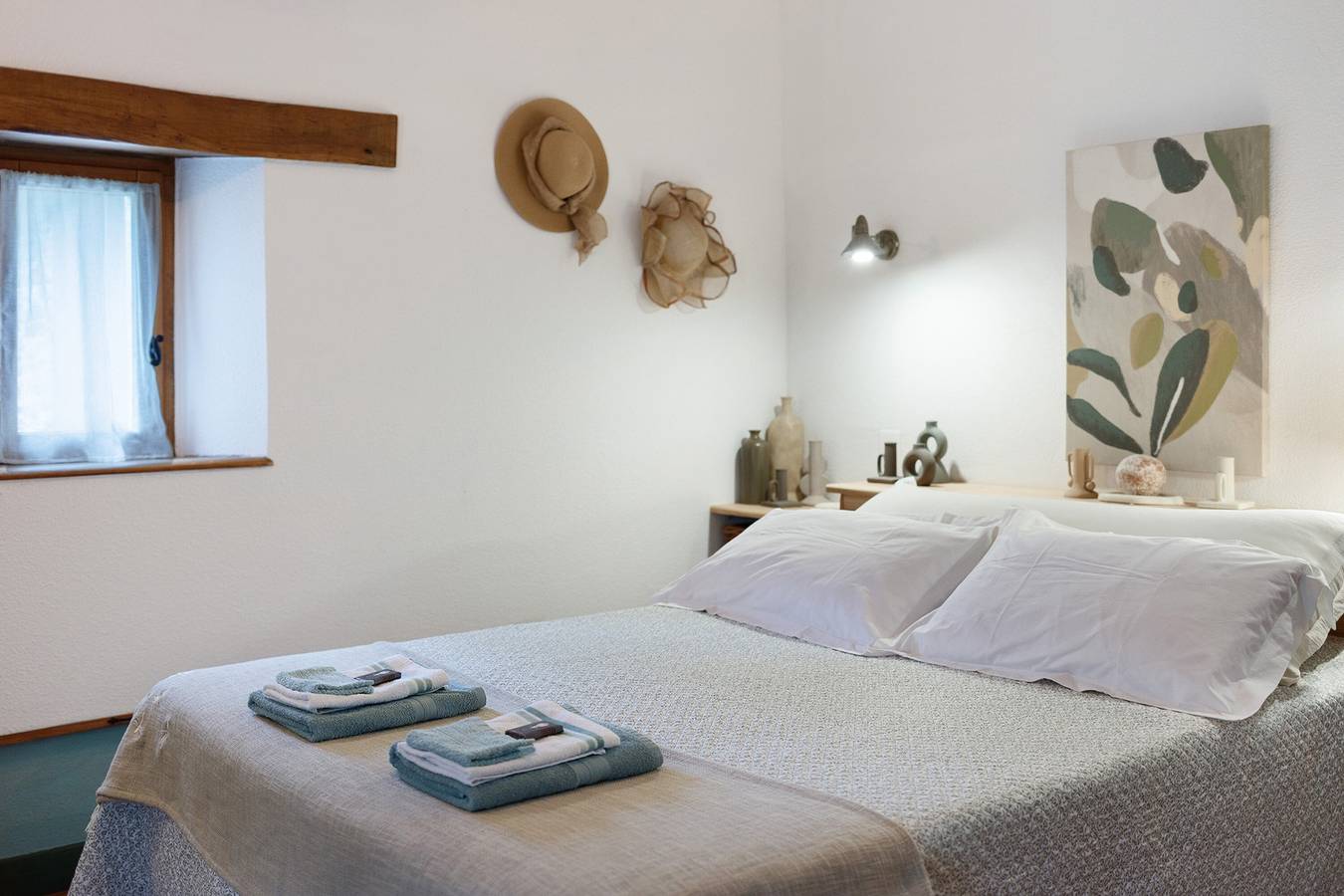 1st Floor: "Le Rocher de l'Aigle" Room 15 m² in Saumane, Cévennes