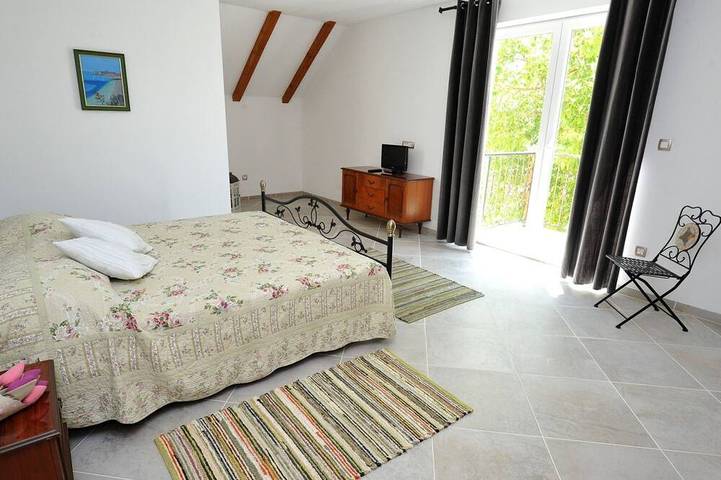 Alleinstehendes Ferienhaus mit Swimmingpool in Makarska Riviera