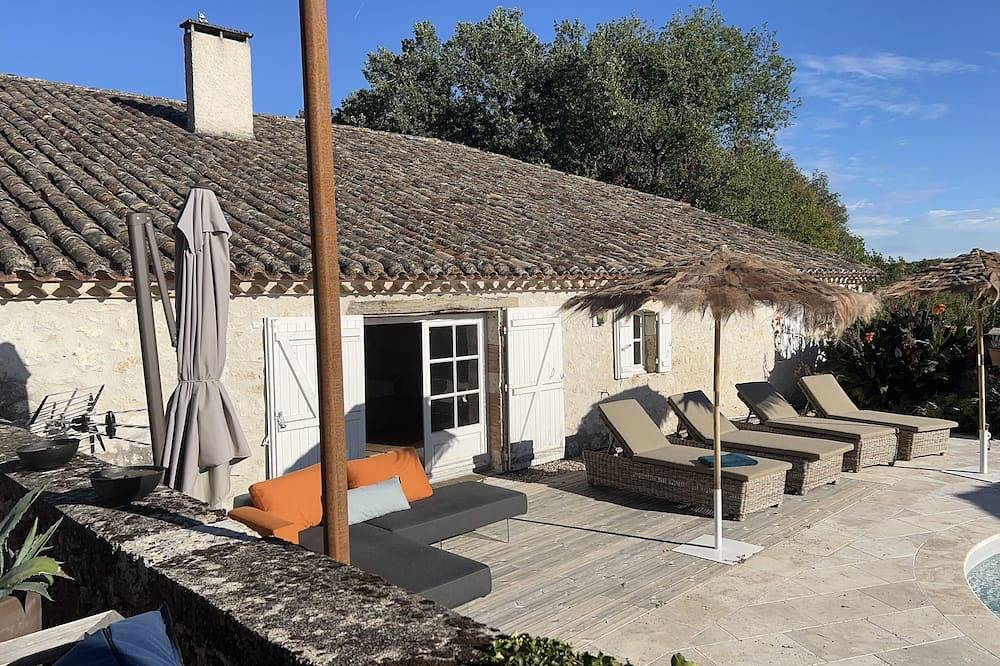 Ancienne ferme entièrement rénovée, piscine, domaine de 33 hectares, 3 terrasses in Brassac, Quercy