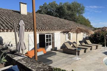 Gîte pour 10 personnes, avec piscine à Brassac