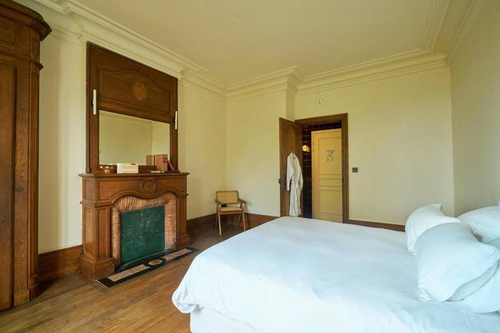 Location de vacances pour 47 personnes, avec piscine et terrasse ainsi que jardin et jacuzzi, animaux acceptés à Thauvenay - 2