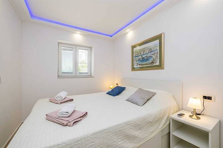 Ganze Wohnung, Wohnung Jenny 2 mit Pool in Pinezici, Krk