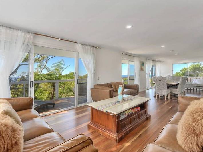 Holiday home for 10 people, with garden and hot tub as well as balcony, with pets in Coolum Beach
