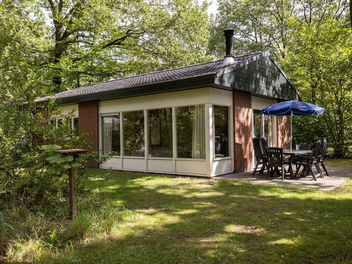 Bungalow voor 6 personen, met tuin en zwembad in Putten