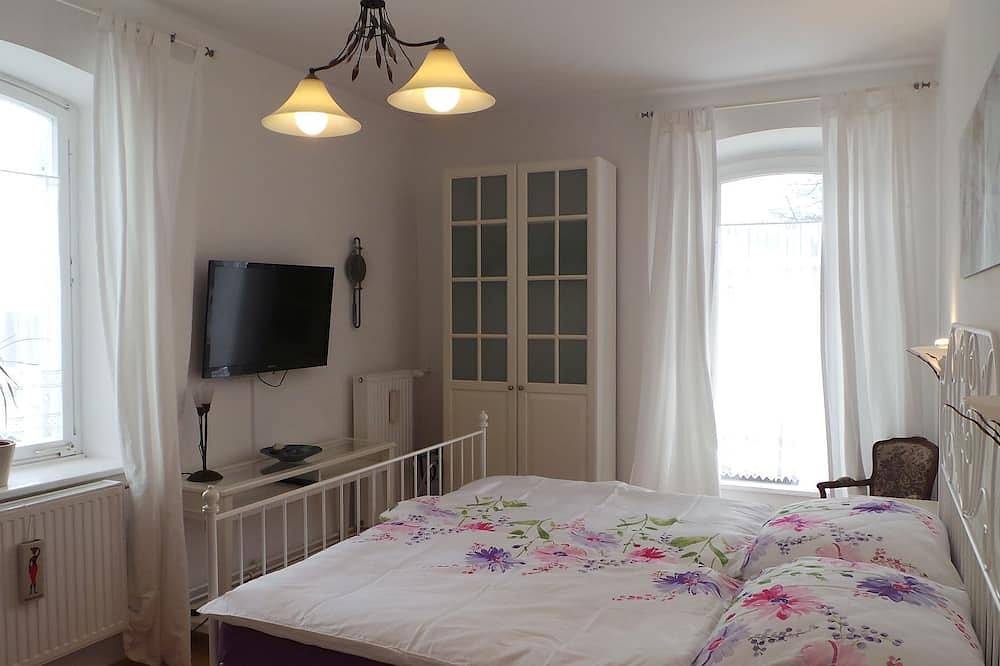 Ganze Wohnung, Ferienwohnung Top 1 für 1-3 Personen mit sonnigem Ostbalkon mit 2 Bädern, 40qm in Bad Reichenhall, Berchtesgadener Alpen