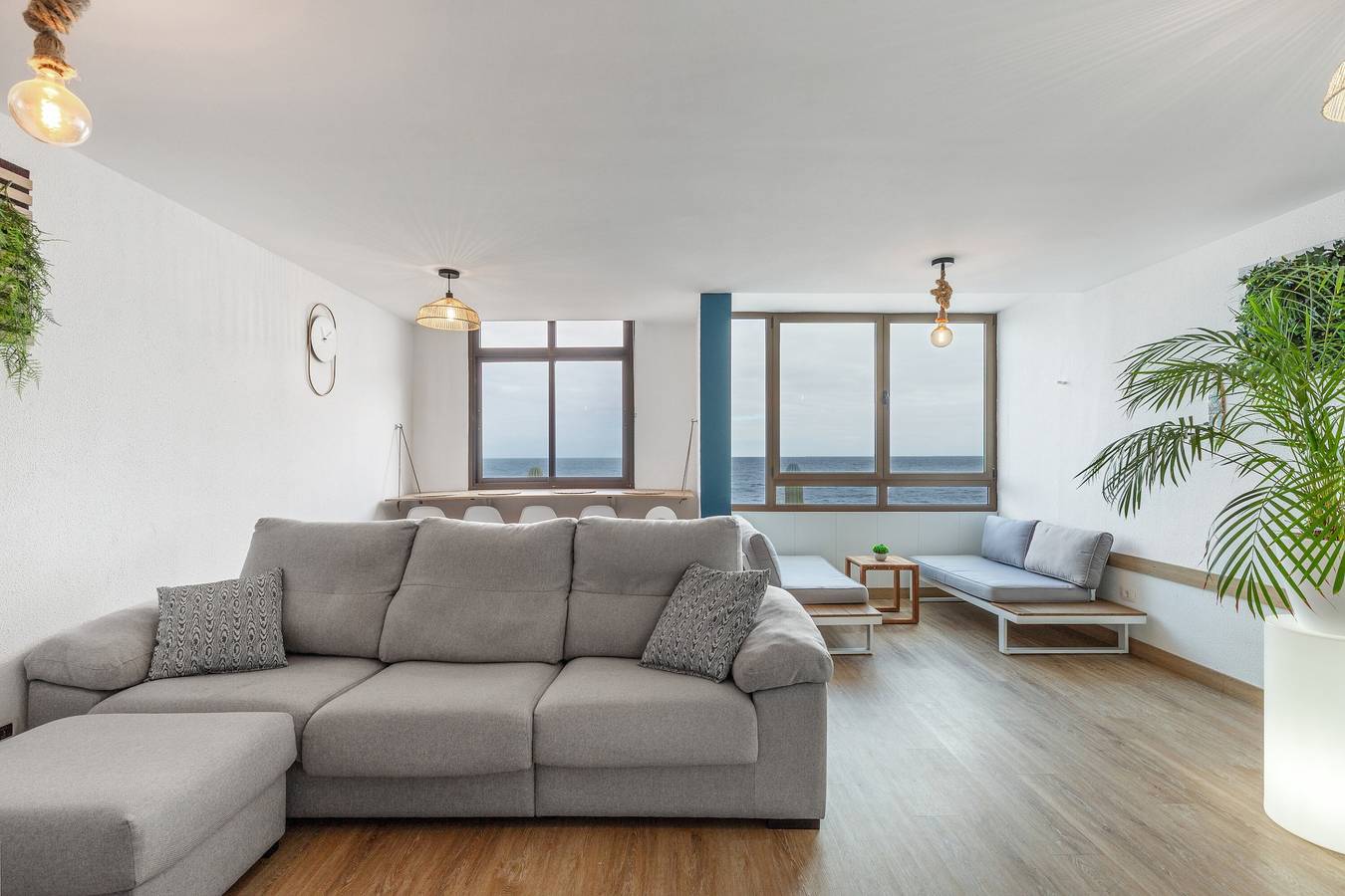 Apartamento entero, Apartamento de vacaciones 'Casa Adrimar' con vistas al mar, piscina compartida y Wi-Fi in El Pagador, Moya