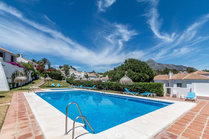 Ferienhaus 'Townhouse El Naranjal' mit Meerblick, WLAN und Klimaanlage in Nueva Andalucia Golf Valley, Marbella