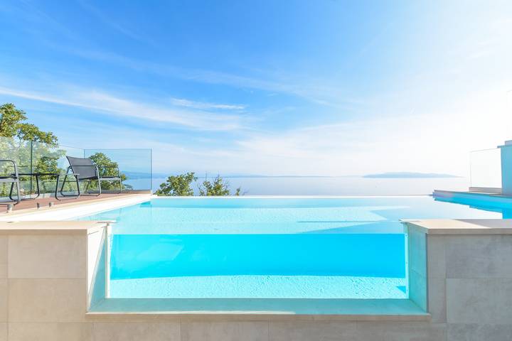 Villa für 6 Personen, mit Balkon und Terrasse sowie Pool in Opatija Riviera