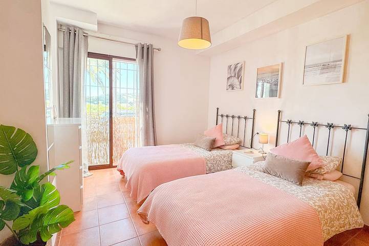 Appartement entier, 2 bed ground floor garden apartment in the beautiful village of Frigiliana in Frigiliana Road, Frigiliana